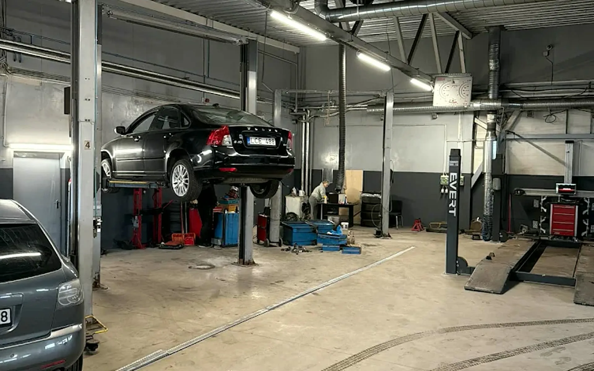 Autodita autoserviso darbo zona Algirdo gatvėje Kaune